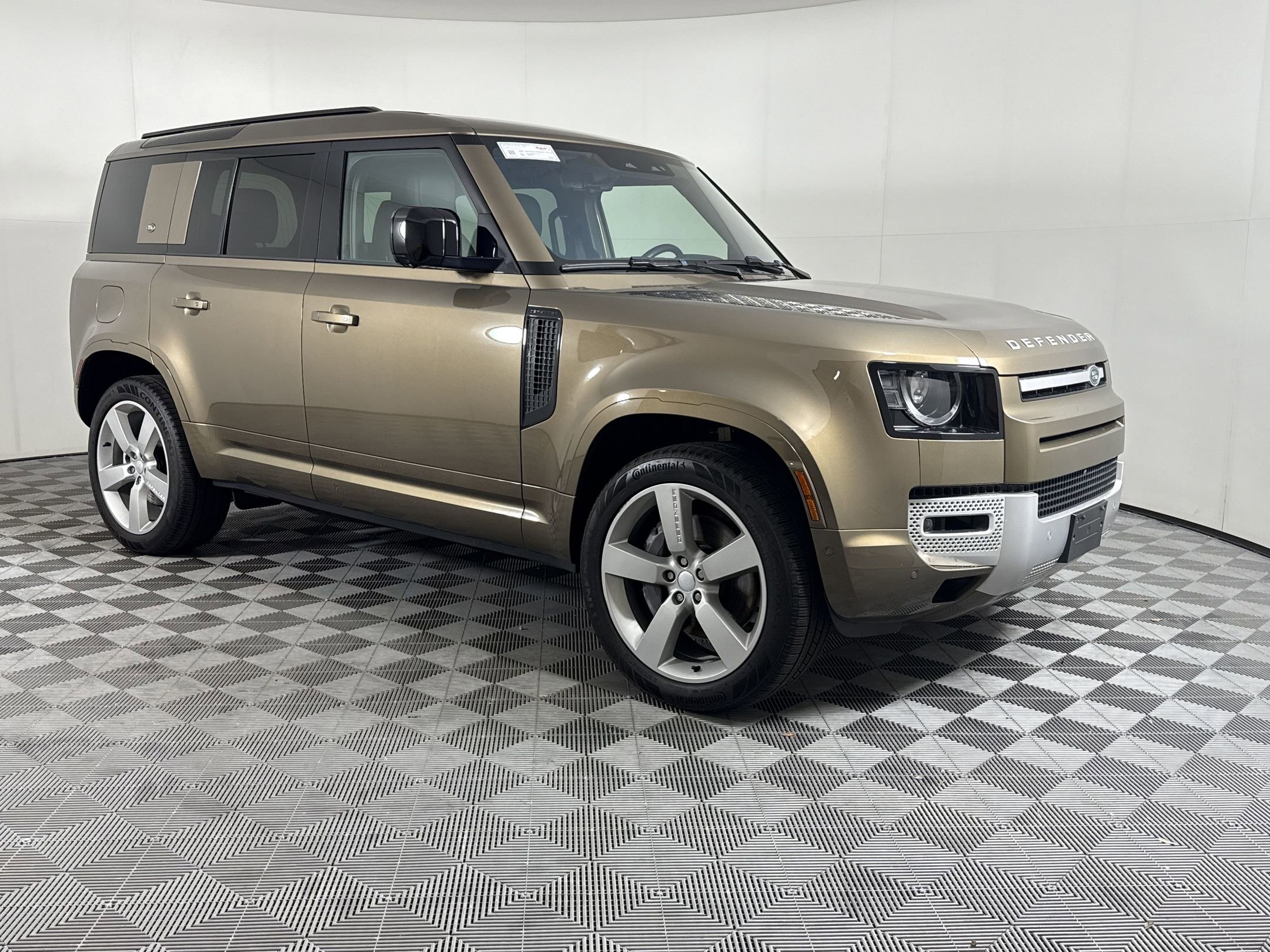 Certified 2022 Land Rover Defender 110 XS Edition AWD/4WD image 7