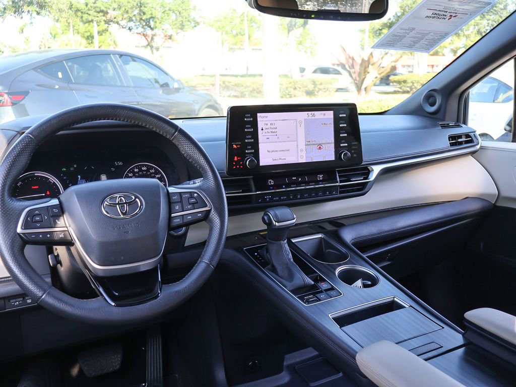 Used 2023 Toyota Sienna Limited FWD image 28