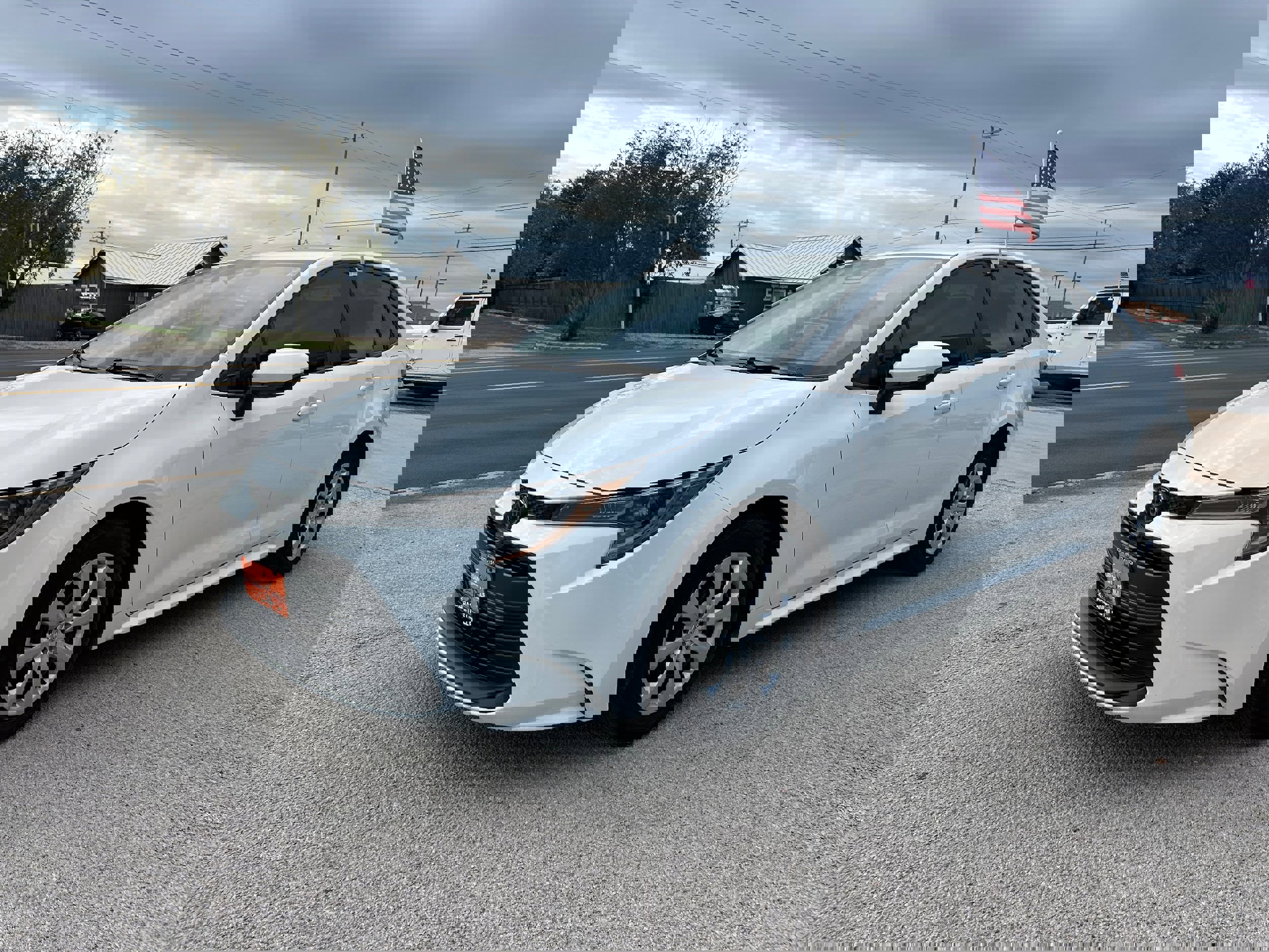 Used 2024 Toyota Corolla LE image 3
