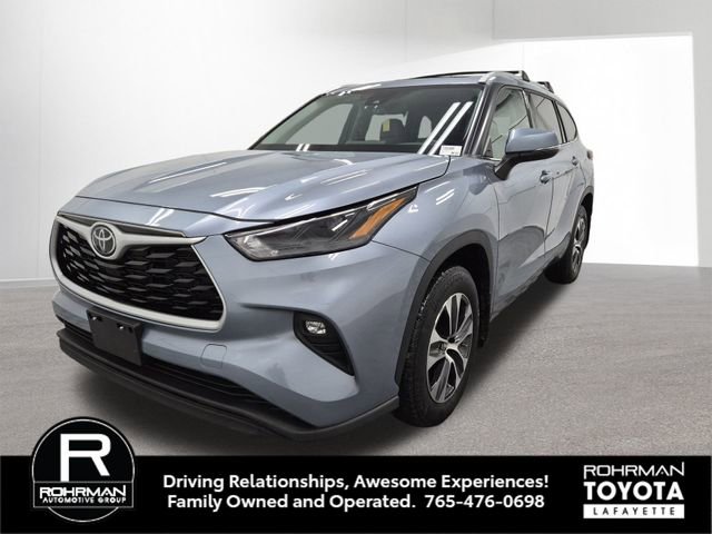 Used 2022 Toyota Highlander XLE image 2