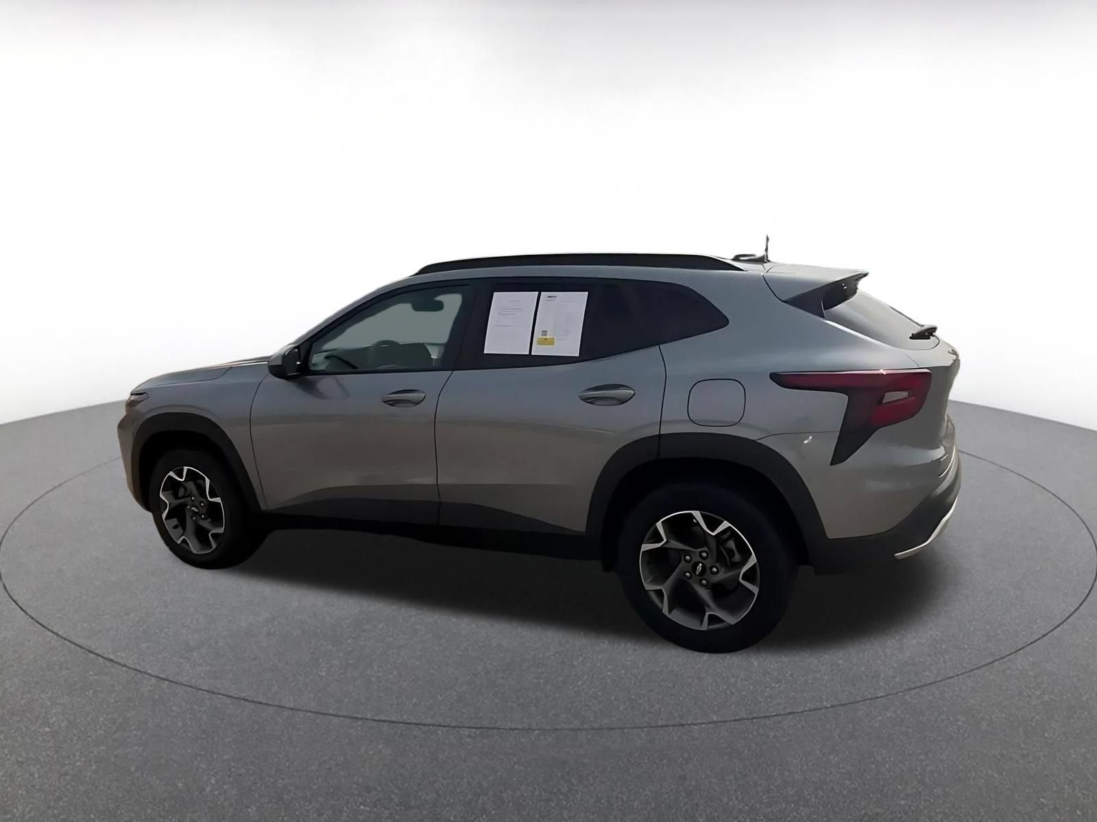 Used 2025 Chevrolet Trax LT FWD image 10