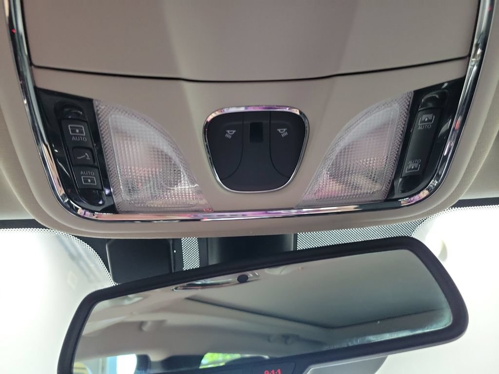 Certified 2018 Jeep Cherokee Overland w/ Technology Group AWD/4WD image 46