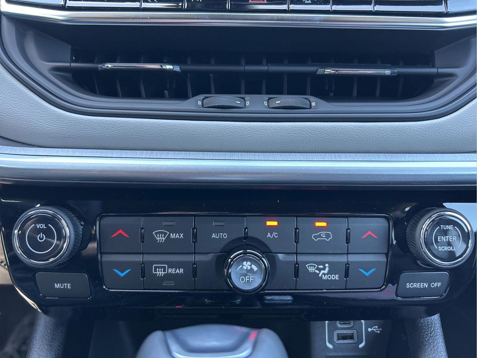 New 2026 Jeep Compass Limited image 29