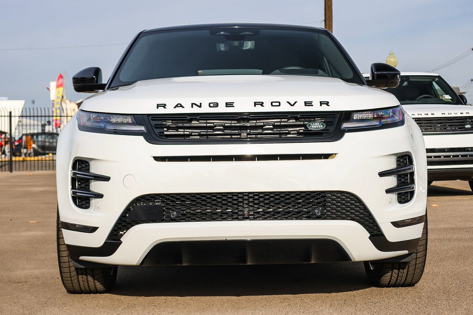 New 2026 Land Rover Range Rover Evoque Dynamic SE image 2