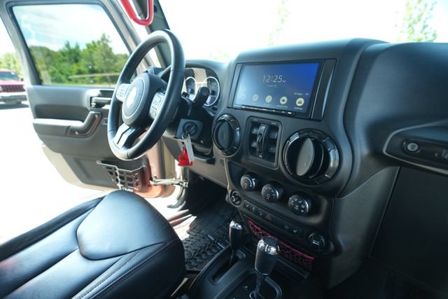 Used 2017 Jeep Wrangler Unlimited Rubicon AWD/4WD image 36