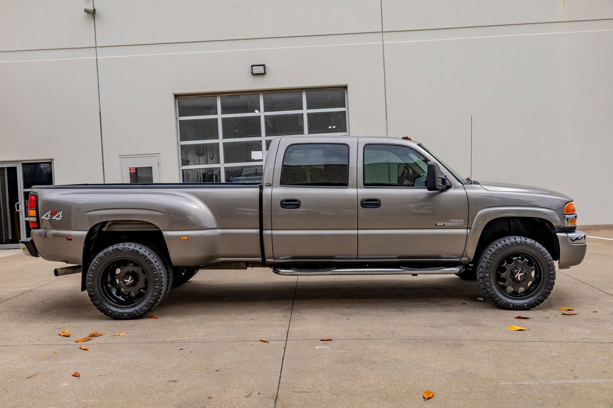Used 2007 GMC Sierra 3500 SLT w/ Heavy-Duty Power Package image 11