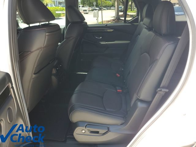 Used 2025 Honda Pilot Black Edition image 14