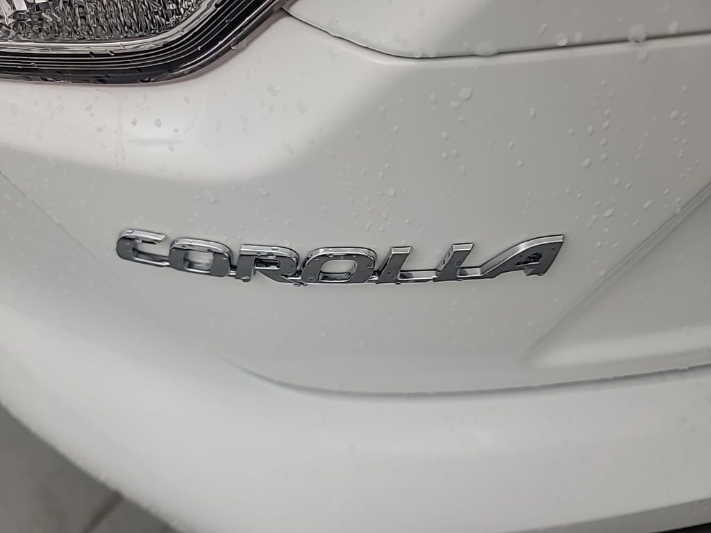 Used 2025 Toyota Corolla LE FWD image 12