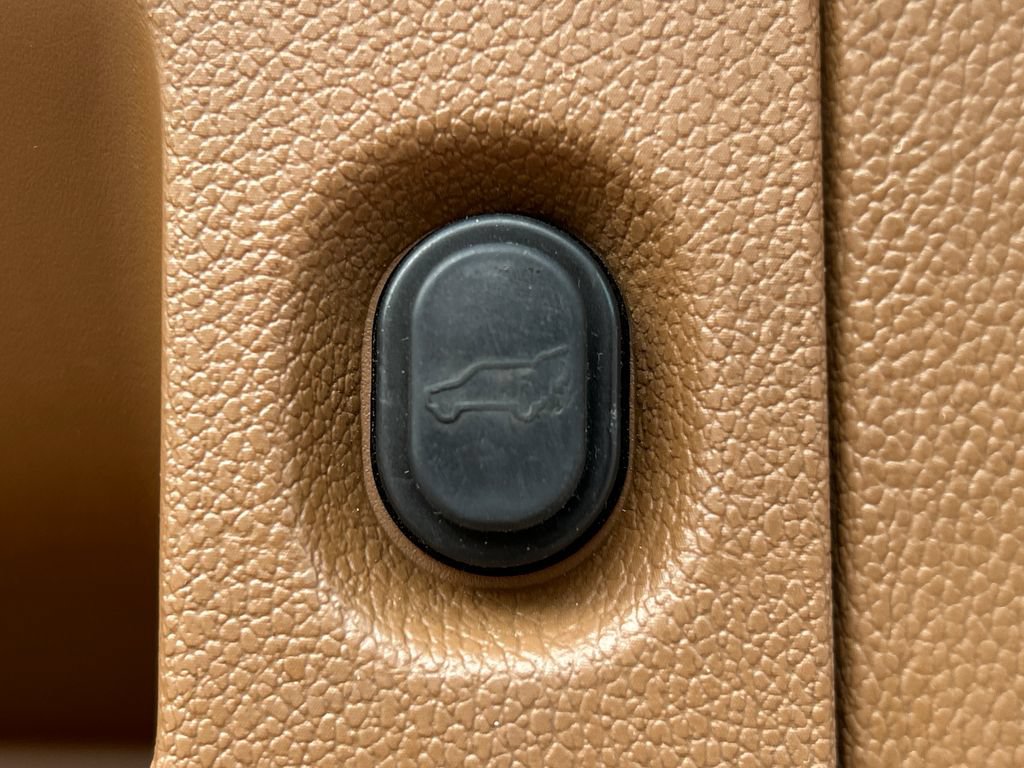 Used 2016 Cadillac Escalade ESV Platinum AWD/4WD image 36