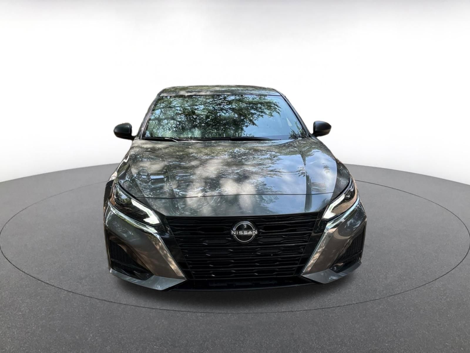 Used 2025 Nissan Altima 2.5 SV FWD image 2