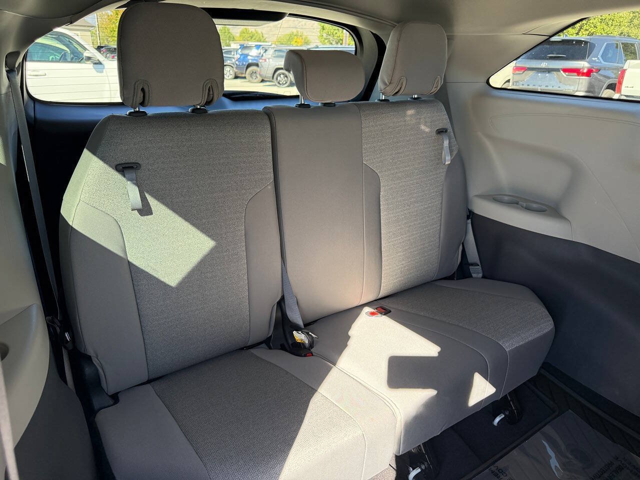 Used 2024 Toyota Sienna LE AWD/4WD image 21