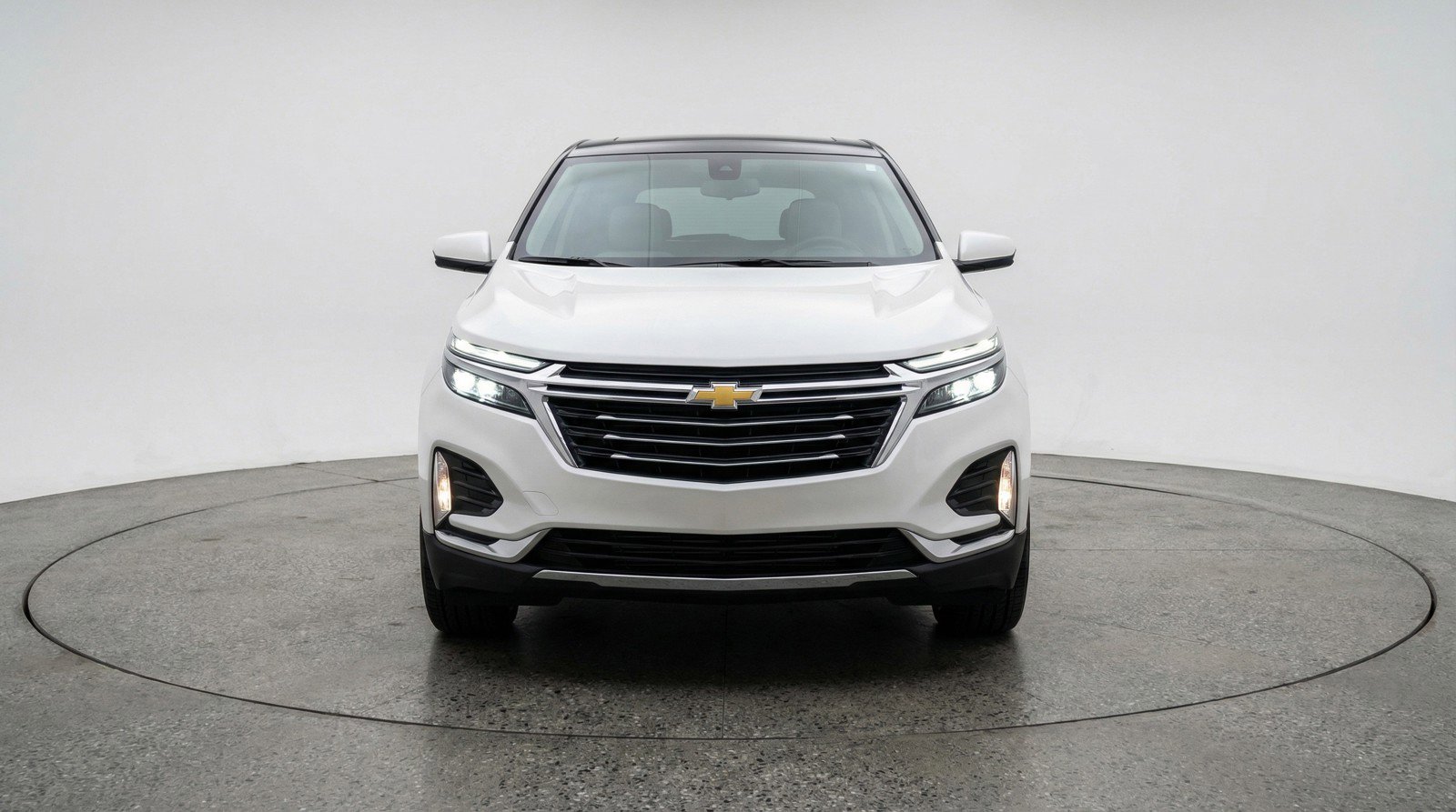 Used 2025 Chevrolet Equinox LT FWD image 2