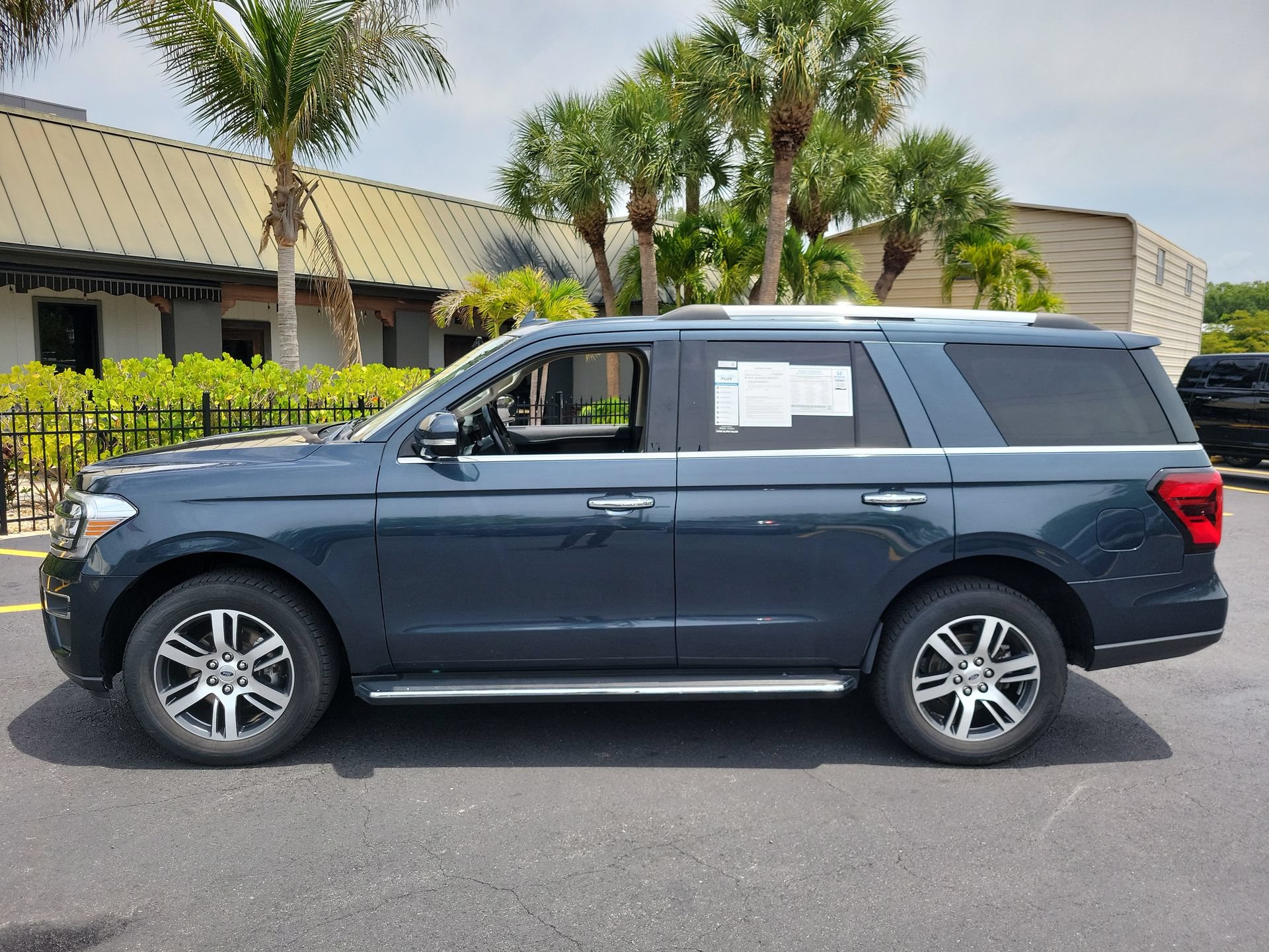 Used 2023 Ford Expedition Limited RWD image 10