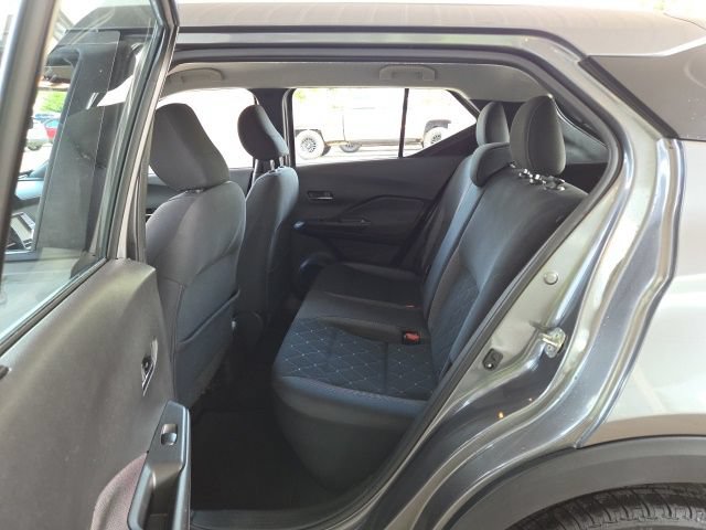 Used 2019 Nissan Kicks SV FWD image 17