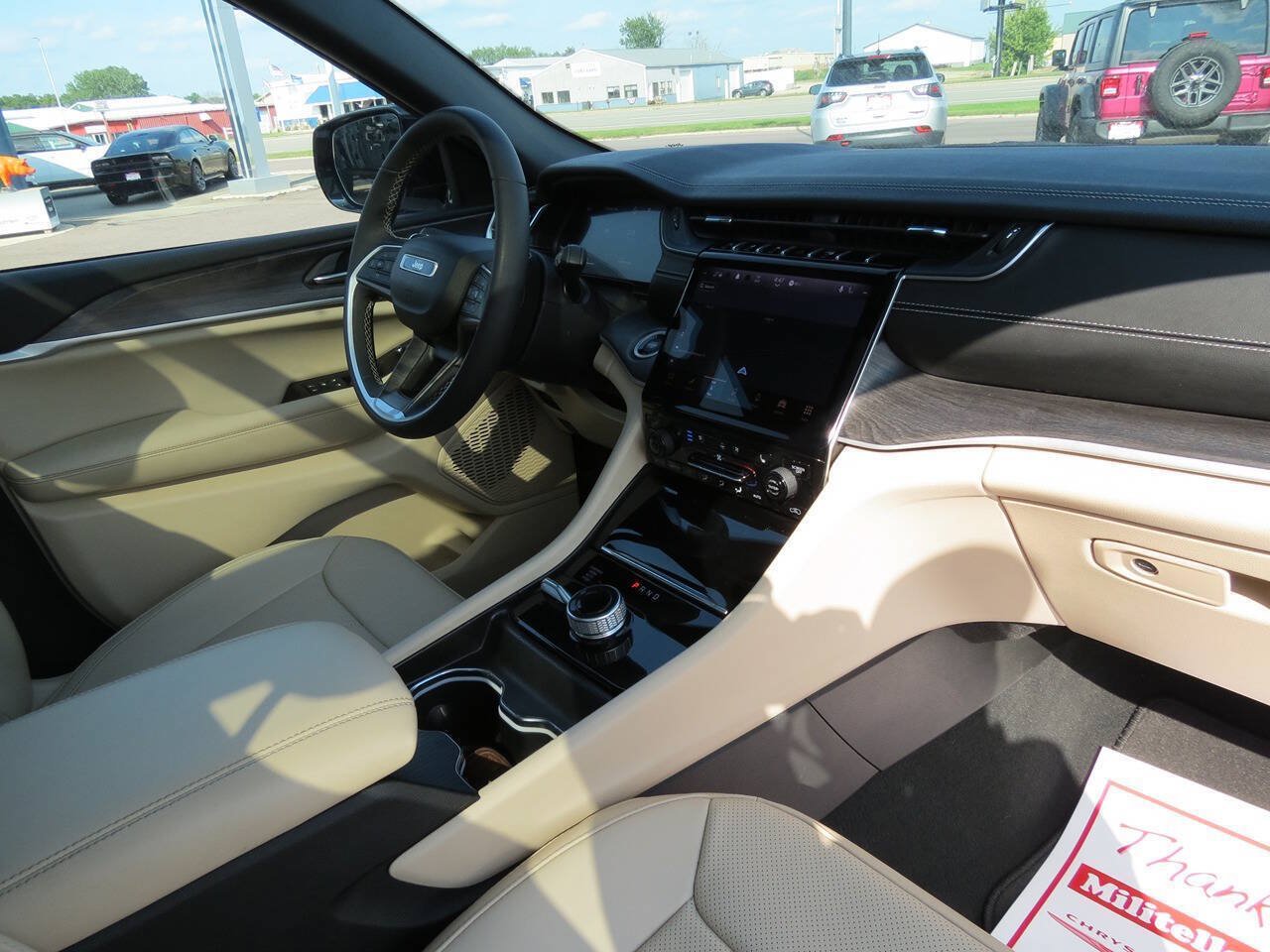 Used 2024 Jeep Grand Cherokee Limited w/ Luxury Tech Group II AWD/4WD image 18