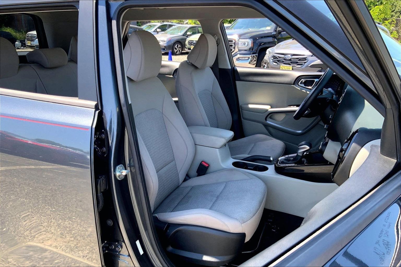 Used 2022 Kia Soul S FWD image 7