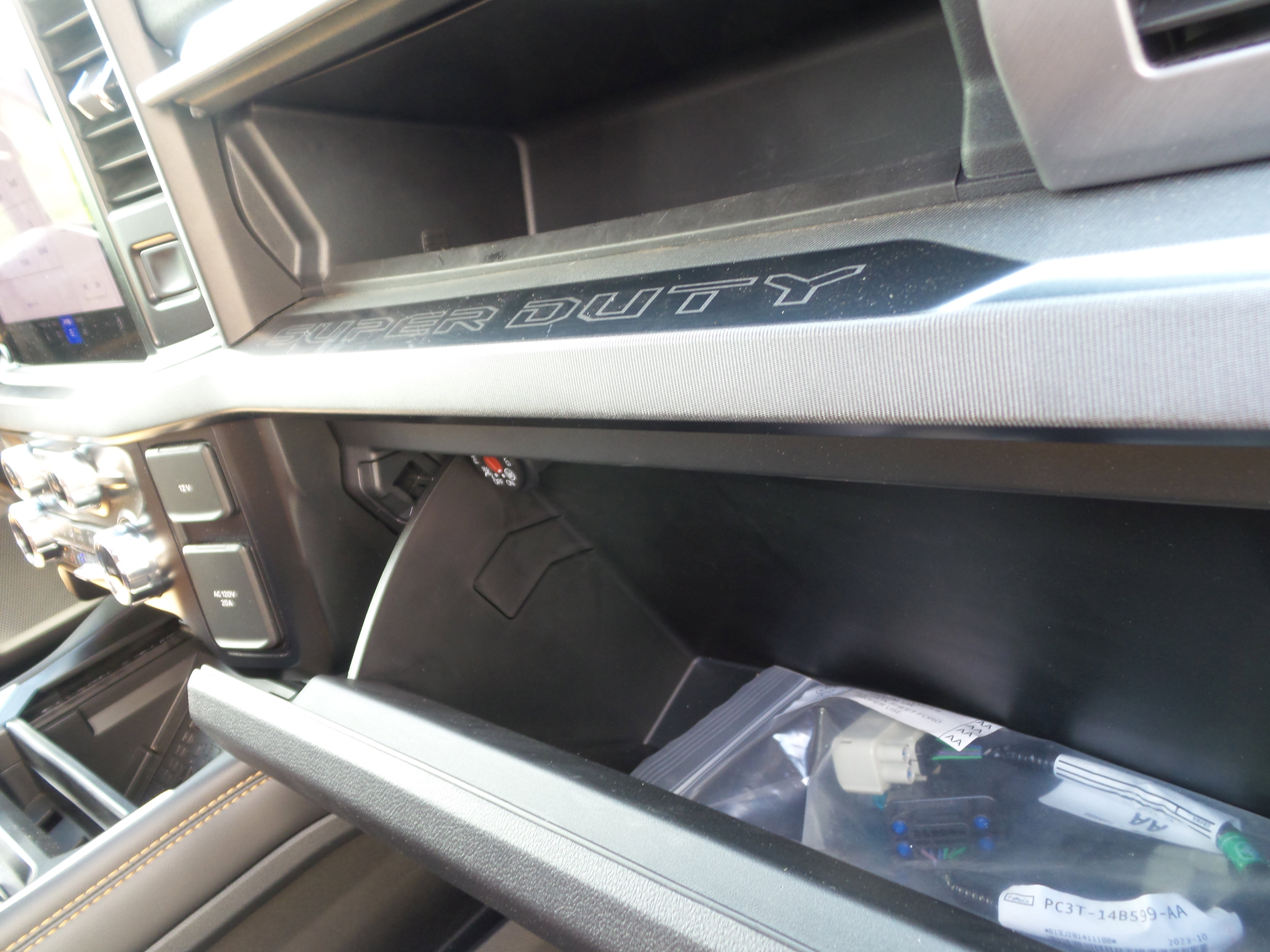 Used 2024 Ford F350 Platinum w/ FX4 Off-Road Package image 60