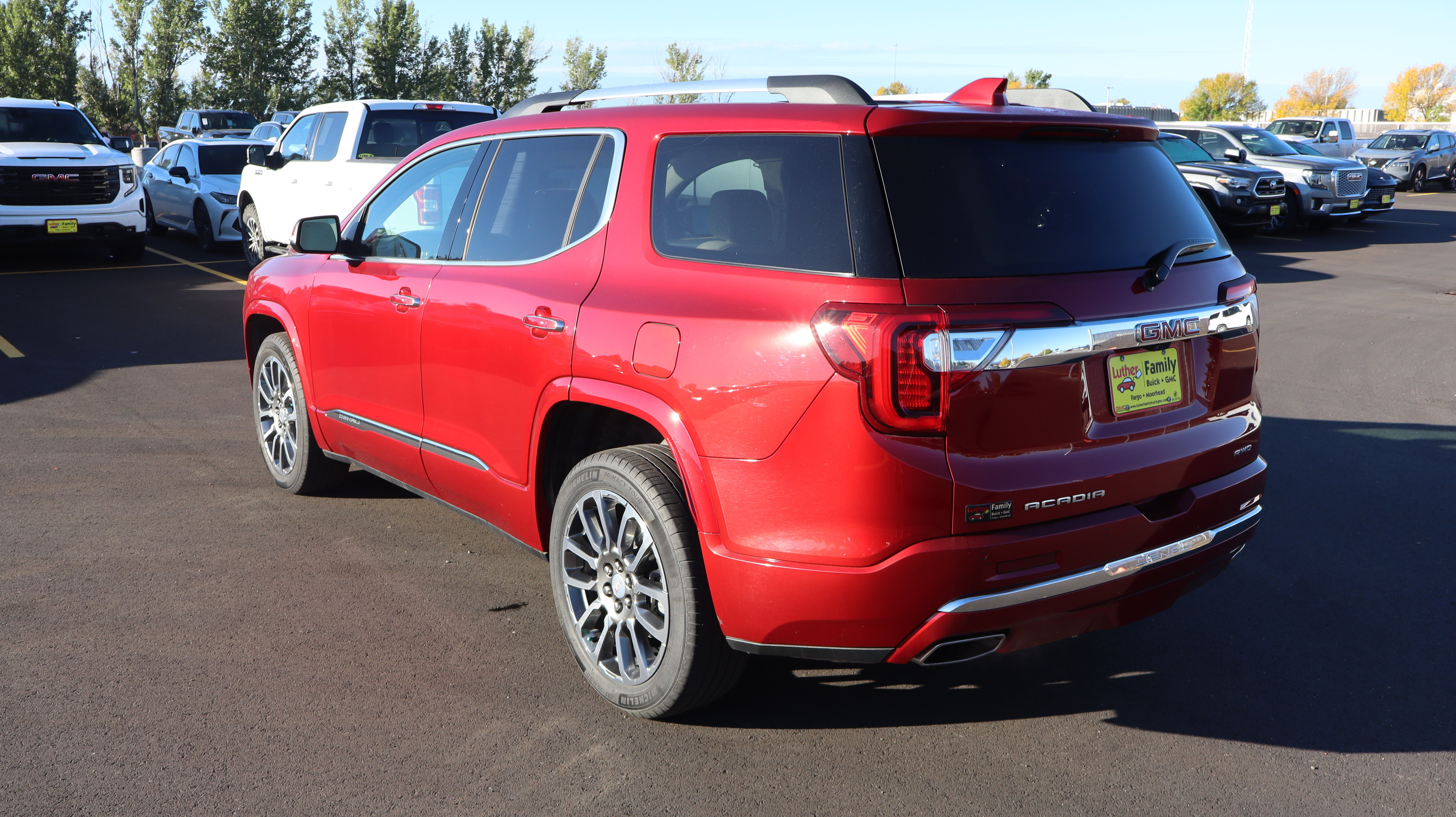 Used 2023 GMC Acadia Denali w/ Denali Ultimate Package AWD/4WD image 5