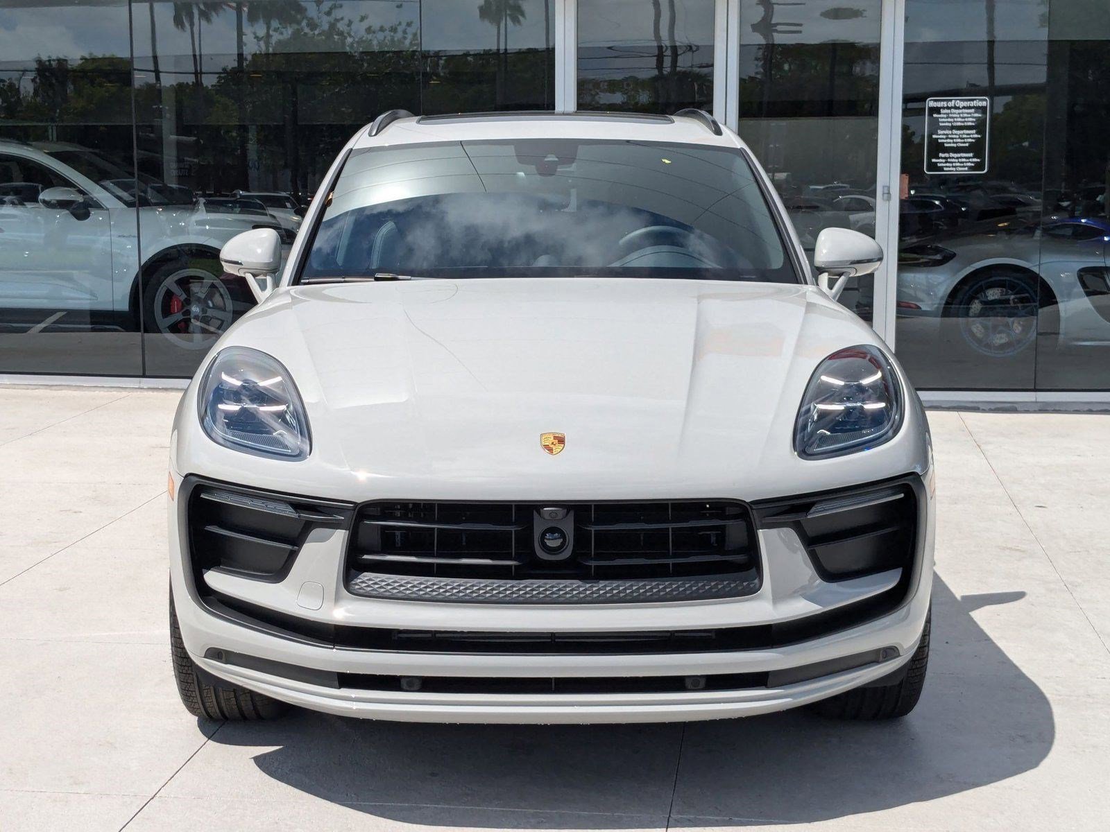 Certified 2025 Porsche Macan image 6