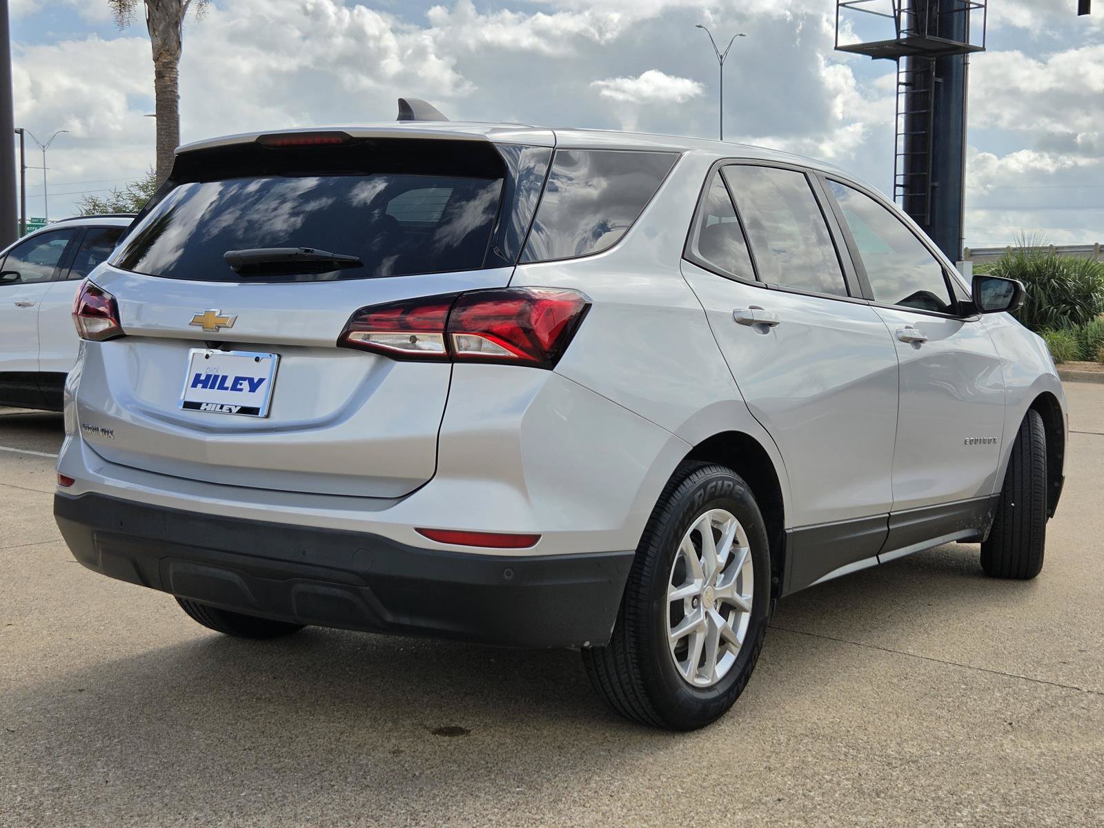 Used 2022 Chevrolet Equinox LS w/ LS Convenience Package FWD image 4