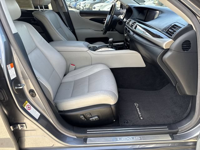 Used 2016 Lexus LS 460 AWD w/ Comfort Package image 15