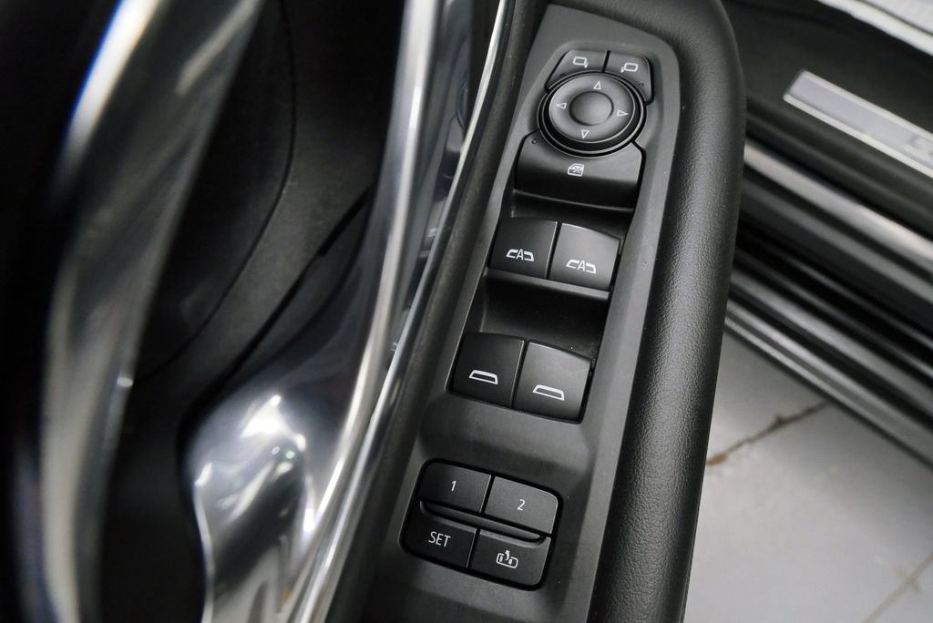 Used 2023 GMC Yukon XL SLT AWD/4WD image 13