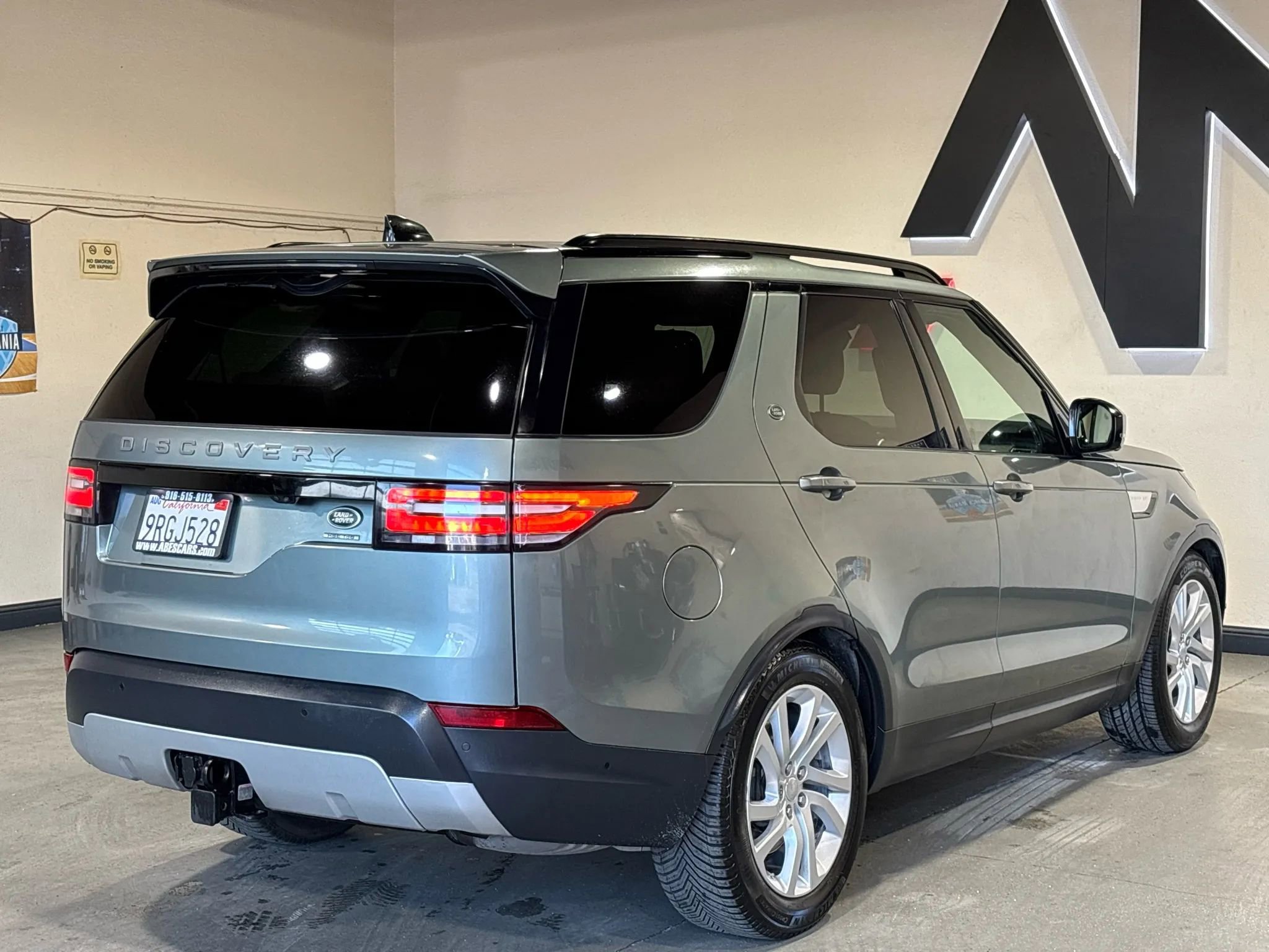 Used 2017 Land Rover Discovery HSE AWD/4WD image 4