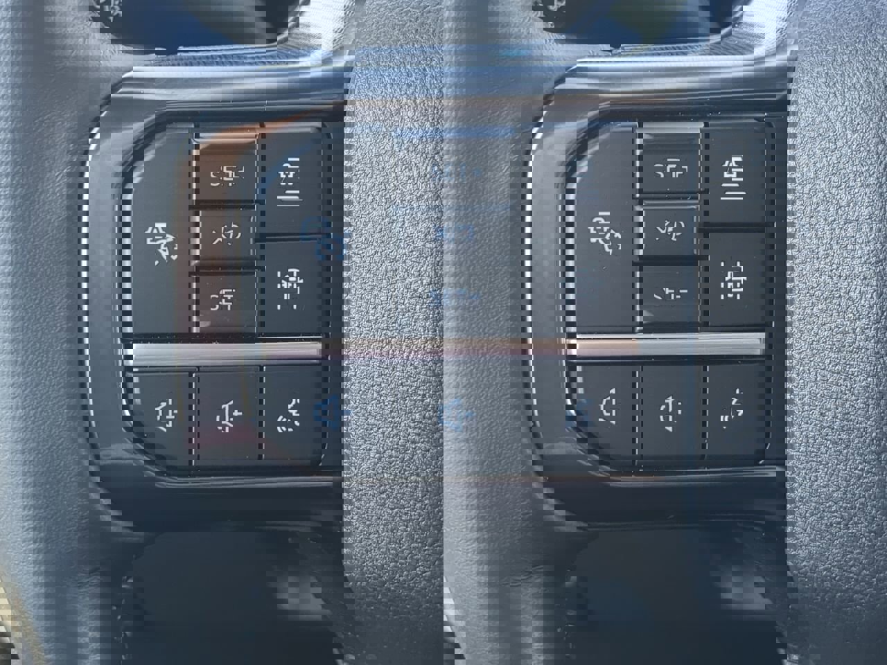 Certified 2025 Ford F450 Platinum w/ FX4 Off-Road Package image 24