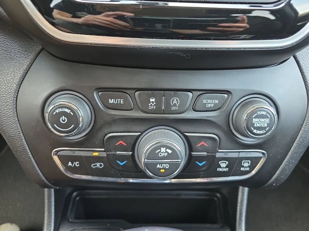 Used 2020 Jeep Cherokee Limited AWD/4WD image 31