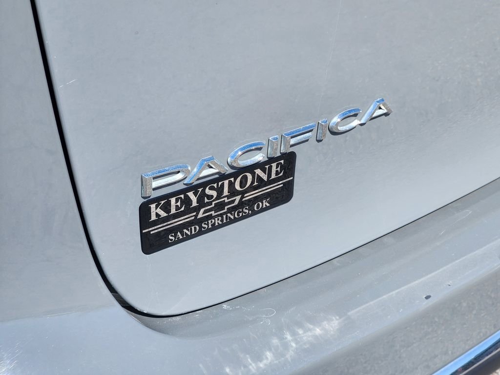 Used 2023 Chrysler Pacifica Limited image 12