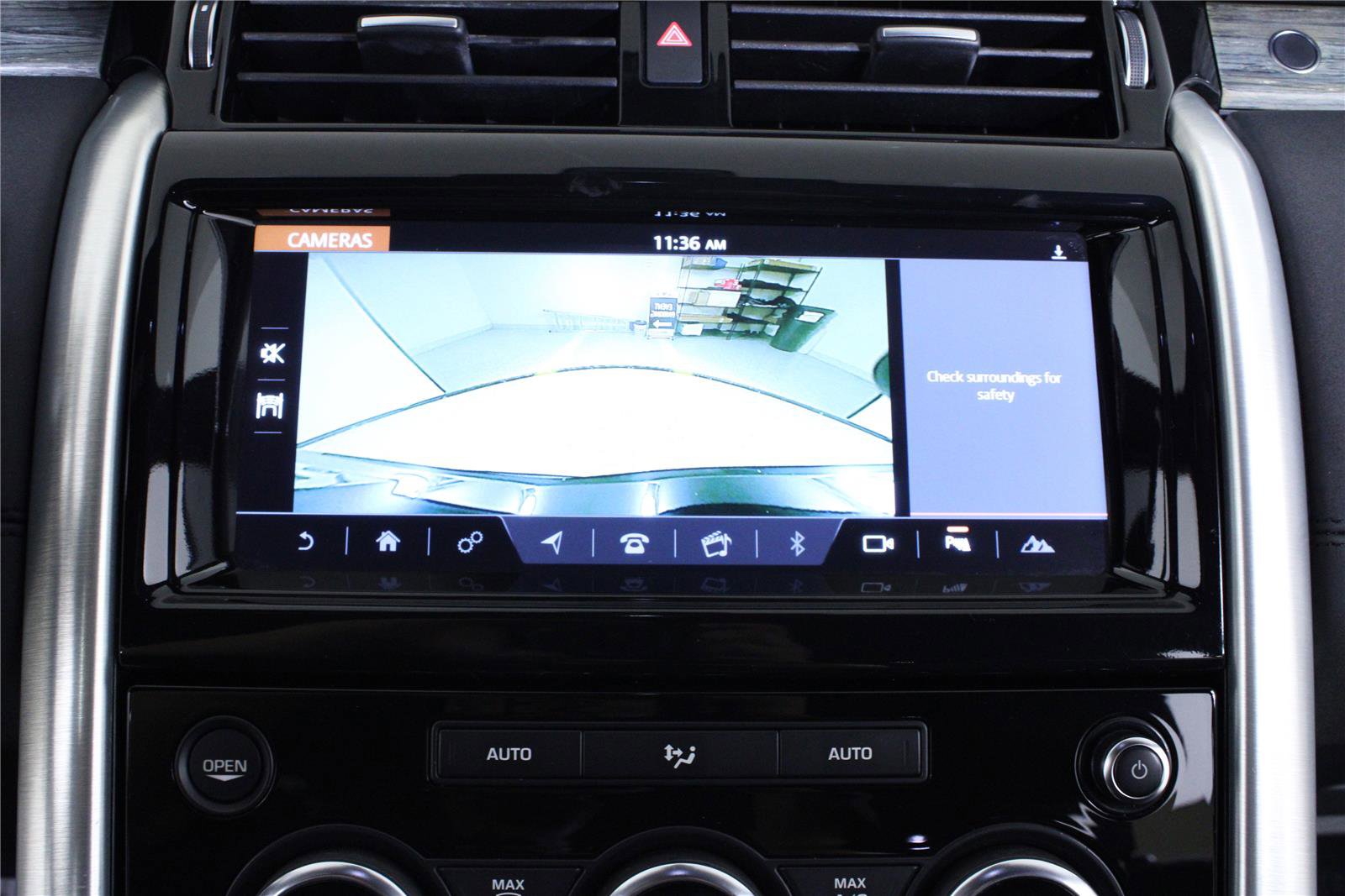 Used 2018 Land Rover Discovery HSE AWD/4WD image 28