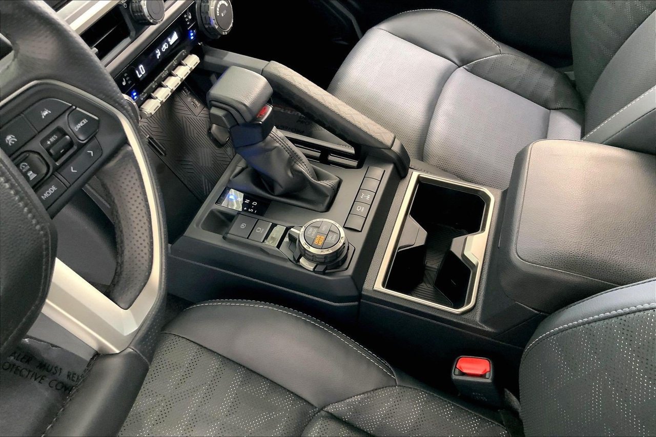 Used 2025 Toyota 4Runner TRD Off-Road Premium AWD/4WD image 17