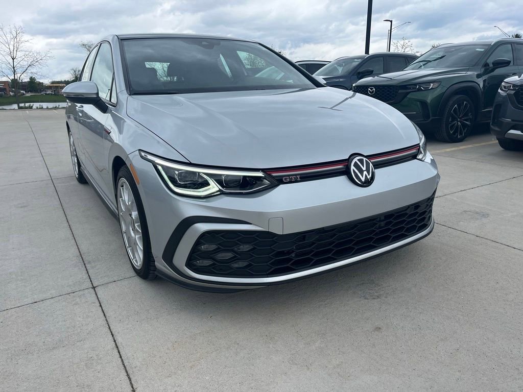 Used 2022 Volkswagen GTI SE FWD image 2