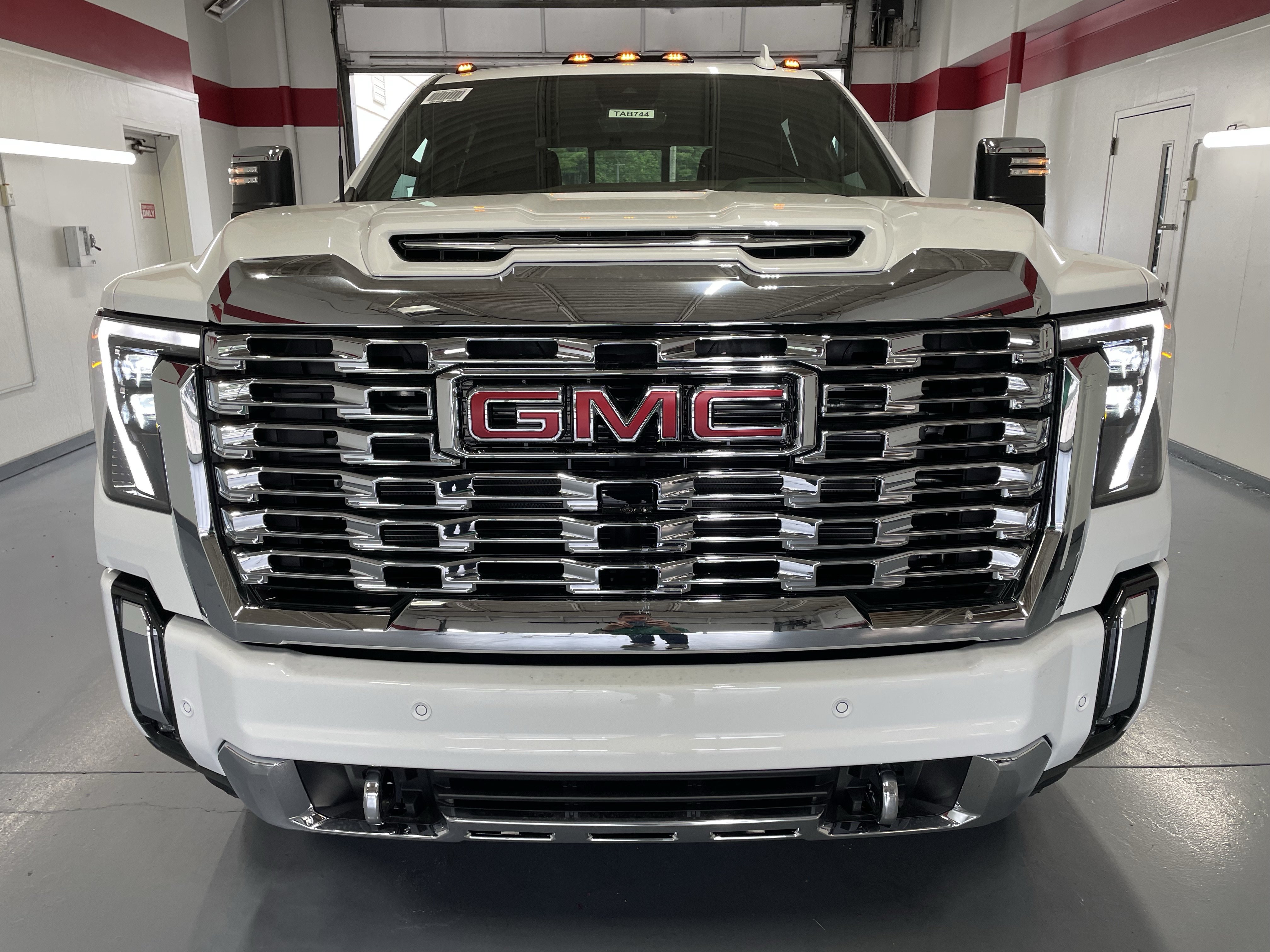 New 2026 GMC Sierra 2500 Denali w/ Denali Reserve Package AWD/4WD image 2