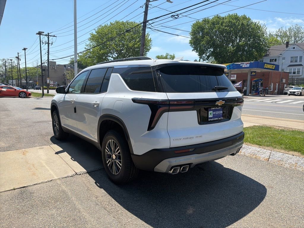 New 2026 Chevrolet Traverse LT w/ Driver Confidence Package AWD/4WD image 3