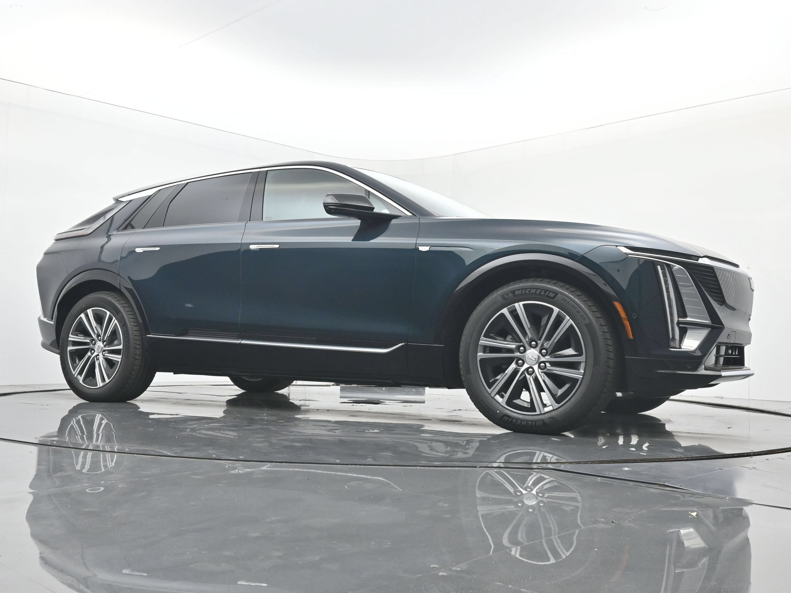 New 2026 Cadillac Lyriq Luxury w/ LPO, Floor Liner Package AWD/4WD image 21