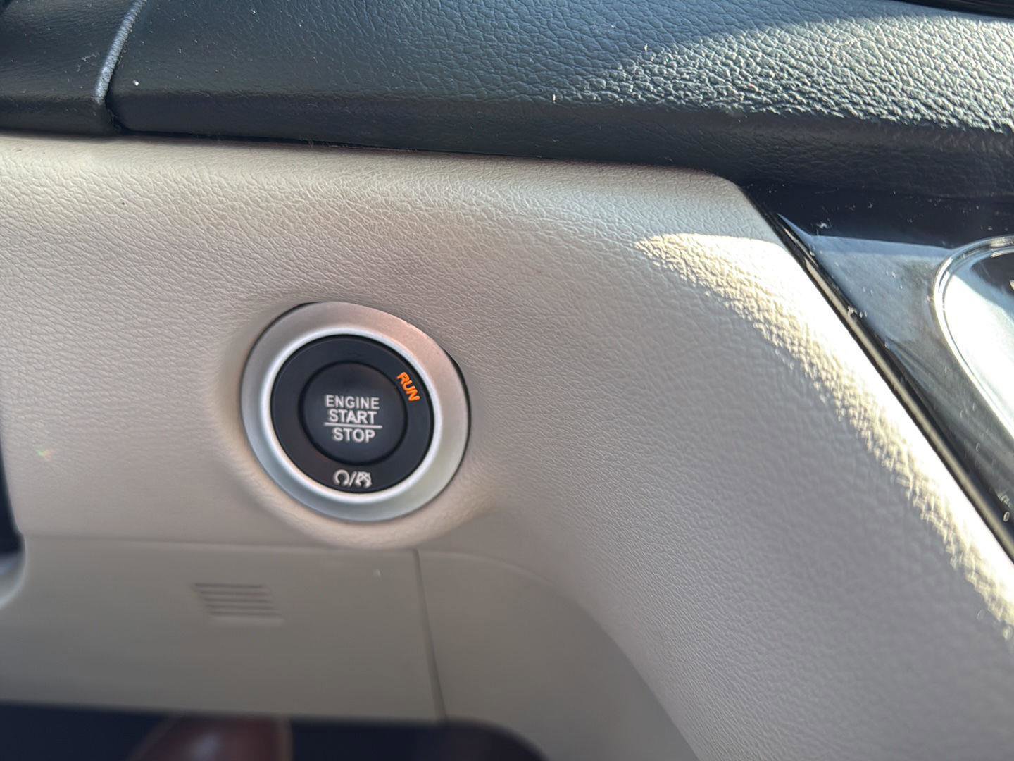 Used 2018 Chrysler Pacifica Touring Plus FWD image 28