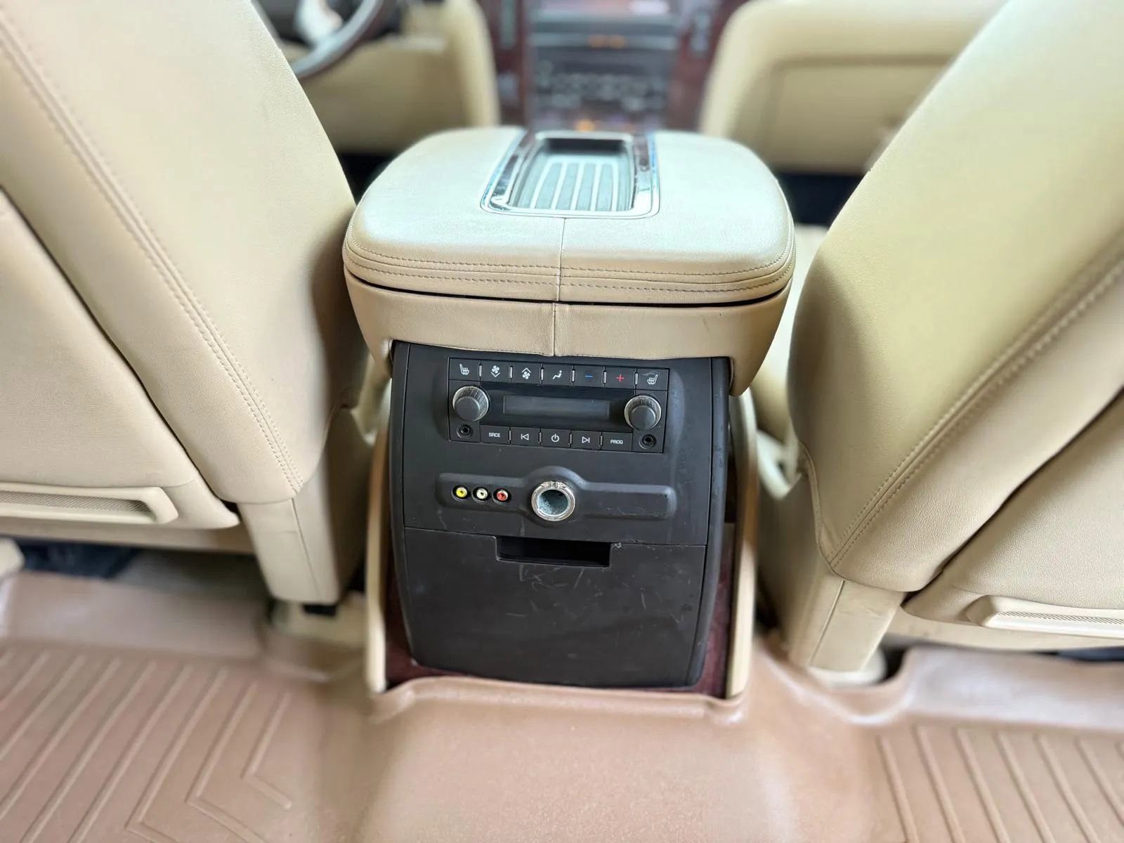 Used 2013 Cadillac Escalade Premium image 35