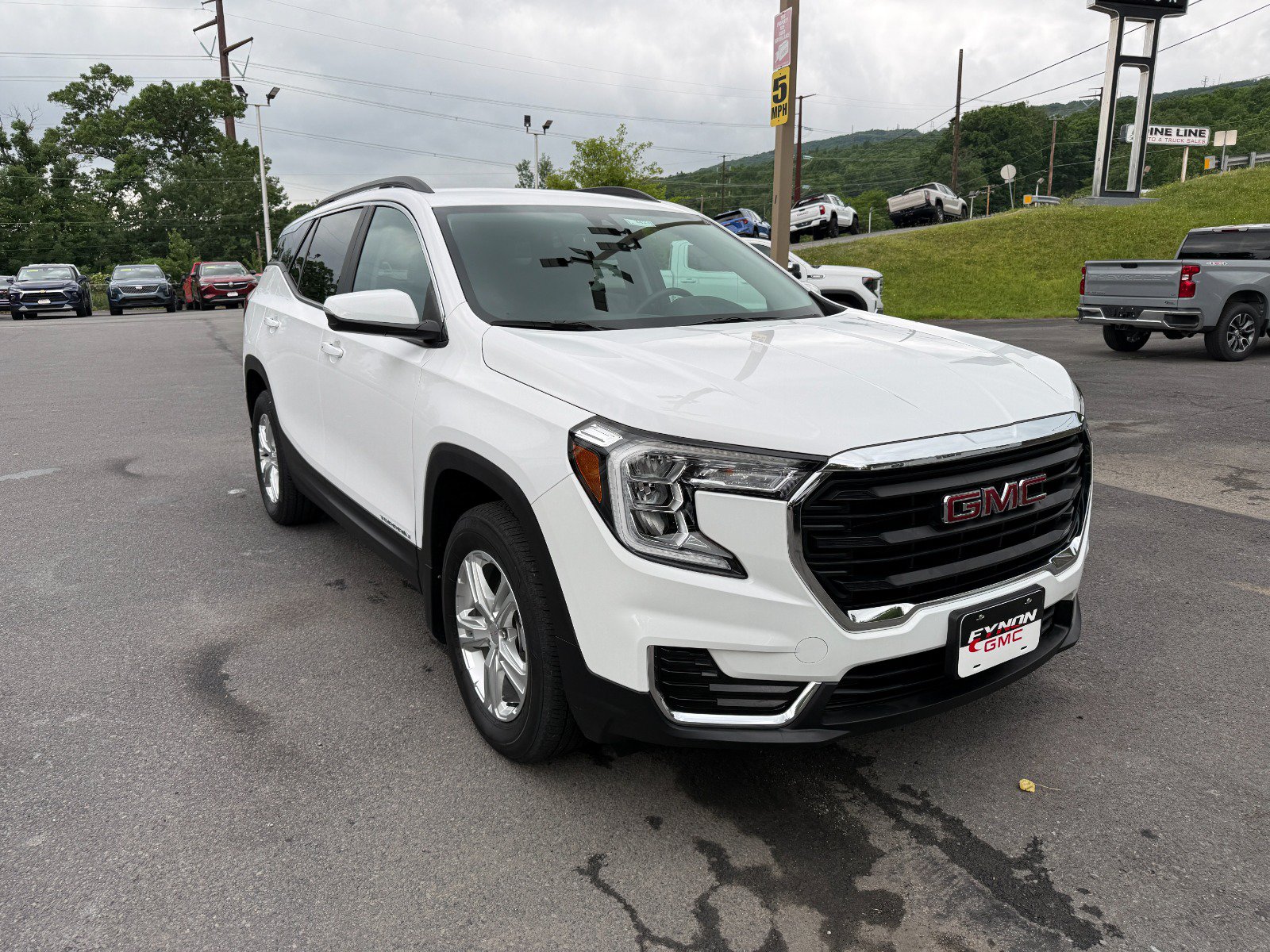 Certified 2024 GMC Terrain SLE w/ Driver Convenience Package AWD/4WD image 7