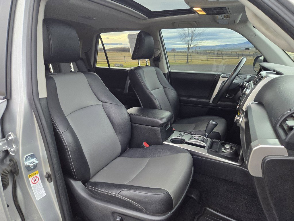 Used 2016 Toyota 4Runner SR5 Premium image 25