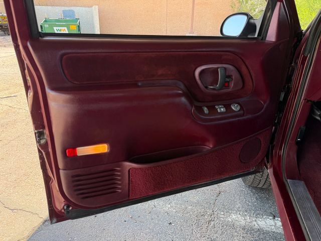 Used 1995 Chevrolet Silverado 1500 4x4 Regular Cab image 37