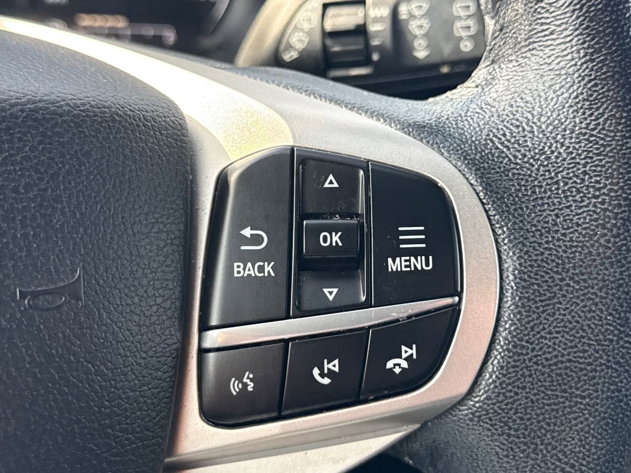 Used 2021 Ford Explorer XLT AWD/4WD image 27