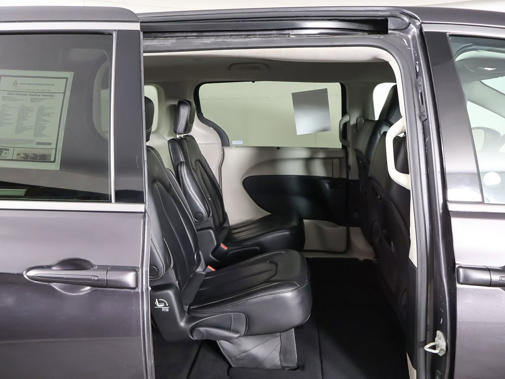 Used 2023 Chrysler Pacifica Touring-L FWD image 28