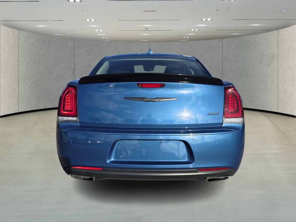 Used 2023 Chrysler 300 Touring w/ Sport Appearance Package image 4