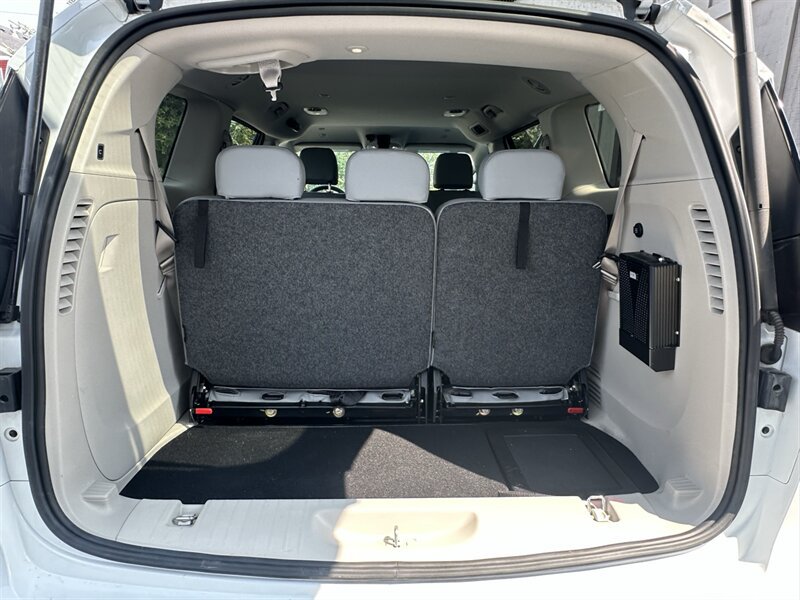 Used 2022 Chrysler Voyager LX FWD image 39