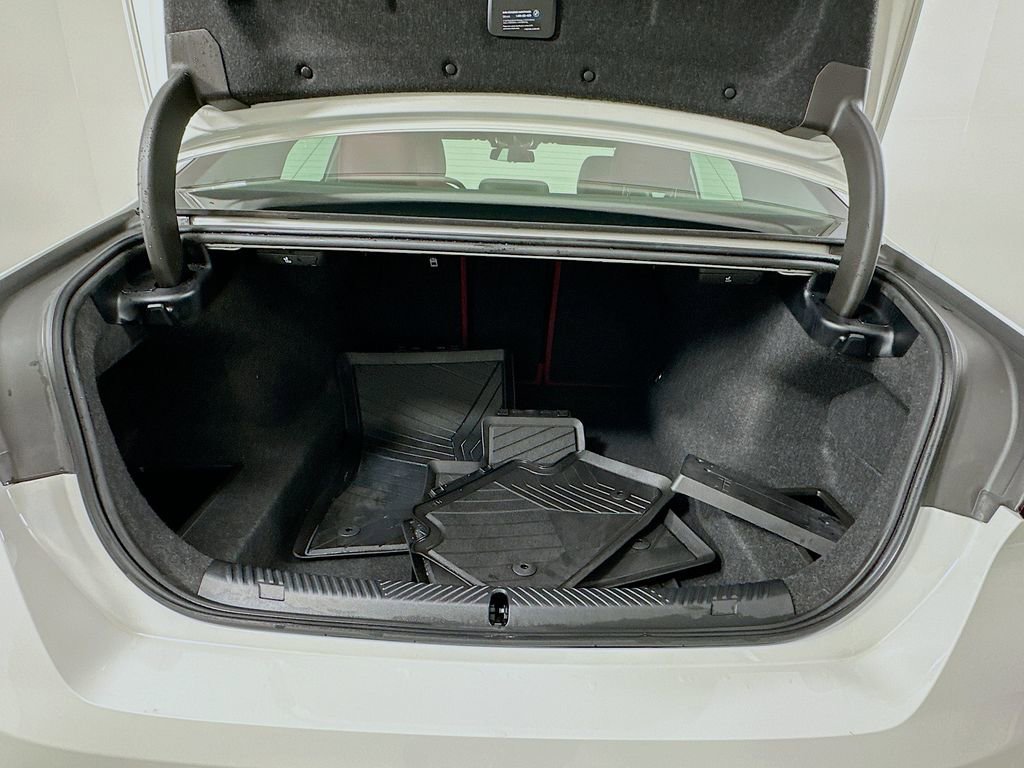 Used 2025 BMW 530i w/ Premium Package image 27