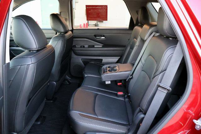 Certified 2024 Nissan Pathfinder SL w/ Cargo Package image 15
