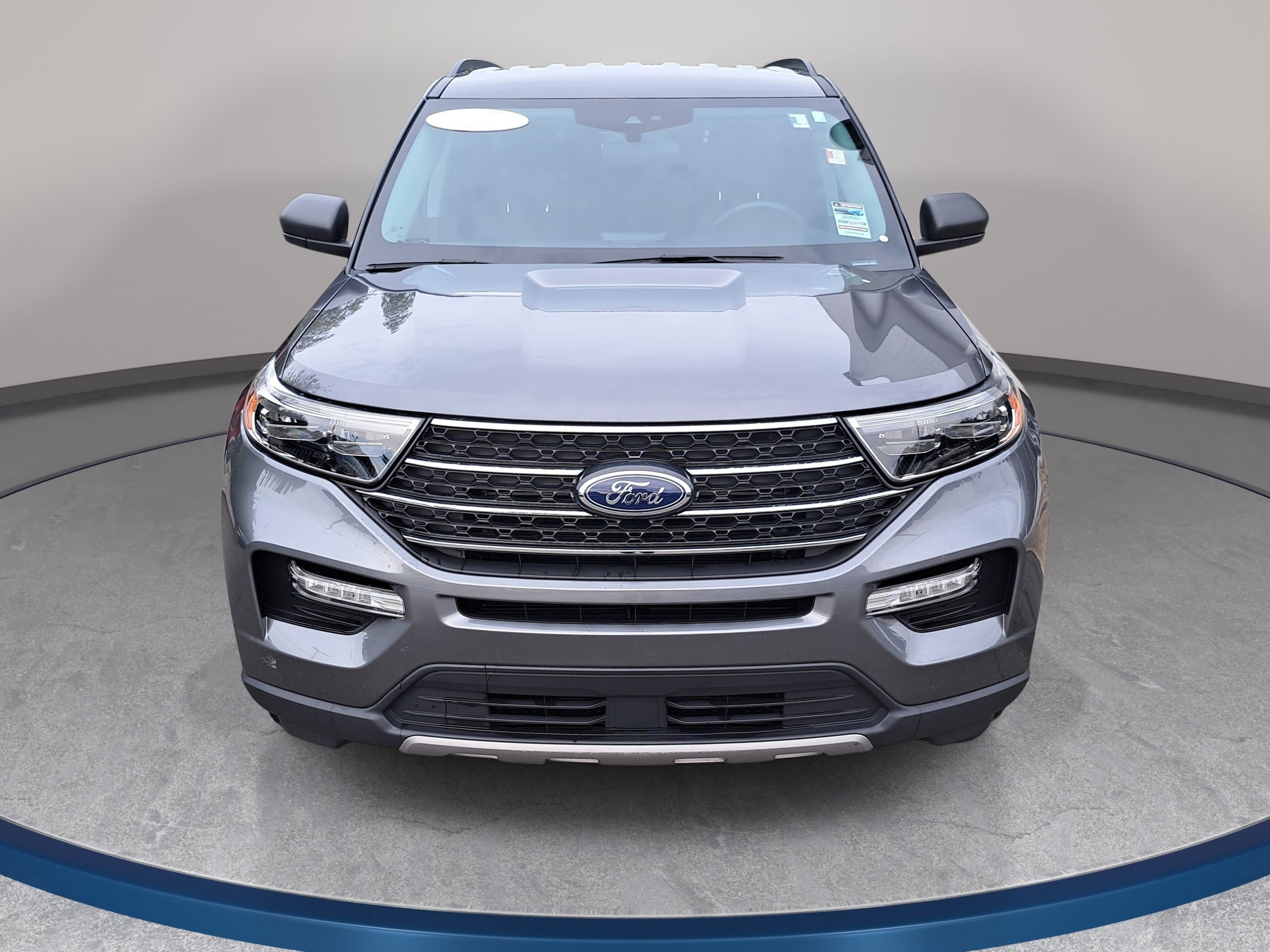 Used 2023 Ford Explorer XLT w/ Equipment Group 202A RWD image 2