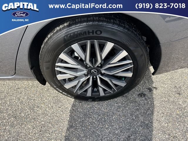 Used 2024 Nissan Altima 2.5 SV image 13