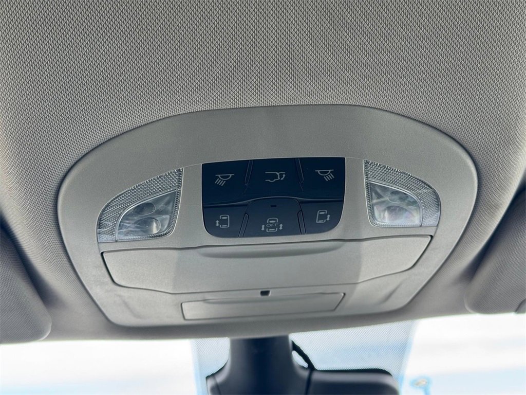 Used 2023 Chrysler Pacifica Touring-L image 20